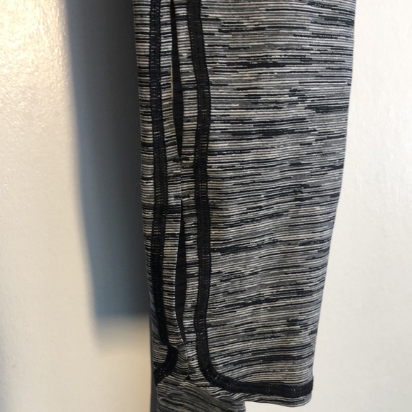 NWOT Aerie Womens Leggings Size Small Grey High Rise Capri - Picture 2 of 6